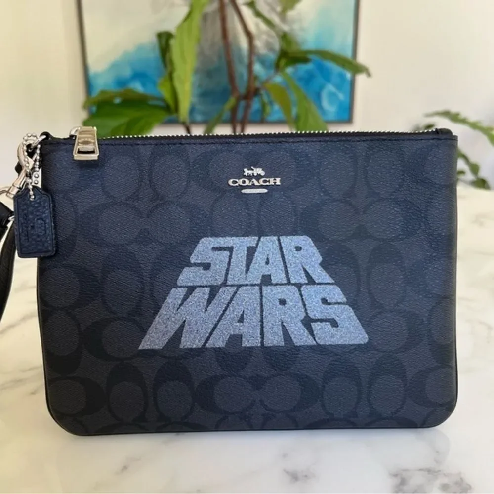 Star Wars X Coach Gallery Pouch In Signature Canvas With Motif F88488 Black